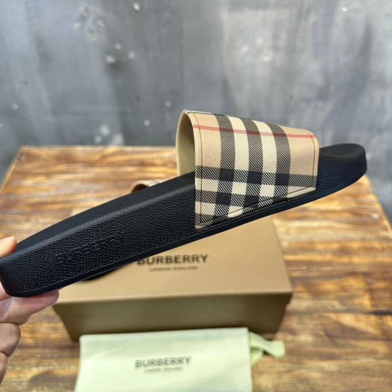 Elegant Bxrbxrry Slippers 114379