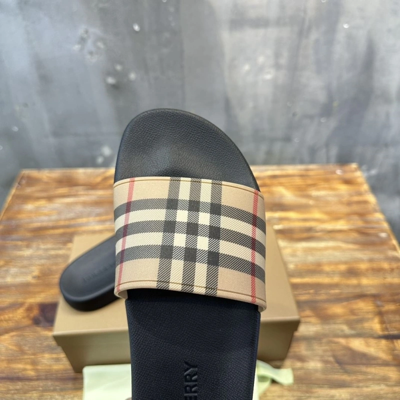 Elegant Bxrbxrry Slippers 114379