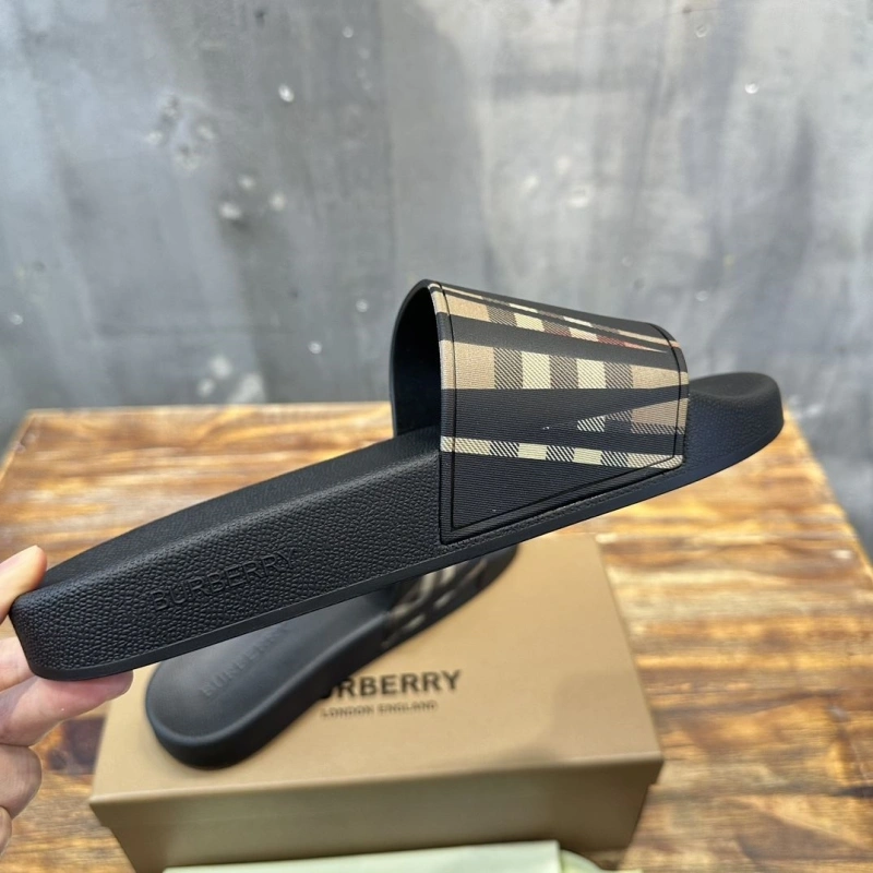 Minimalist Bxrbxrry Slippers 115426