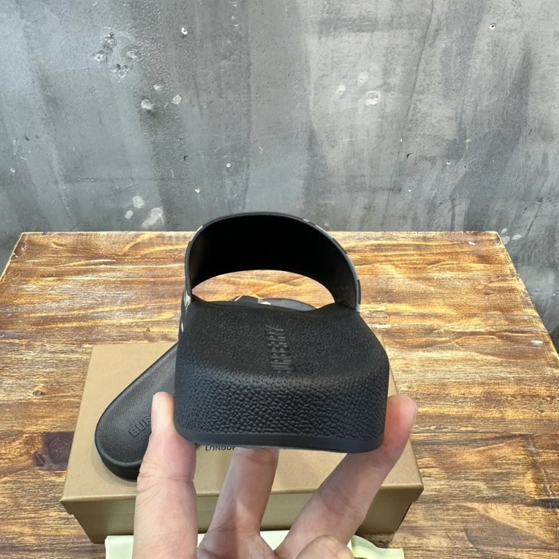 Minimalist Bxrbxrry Slippers 115426