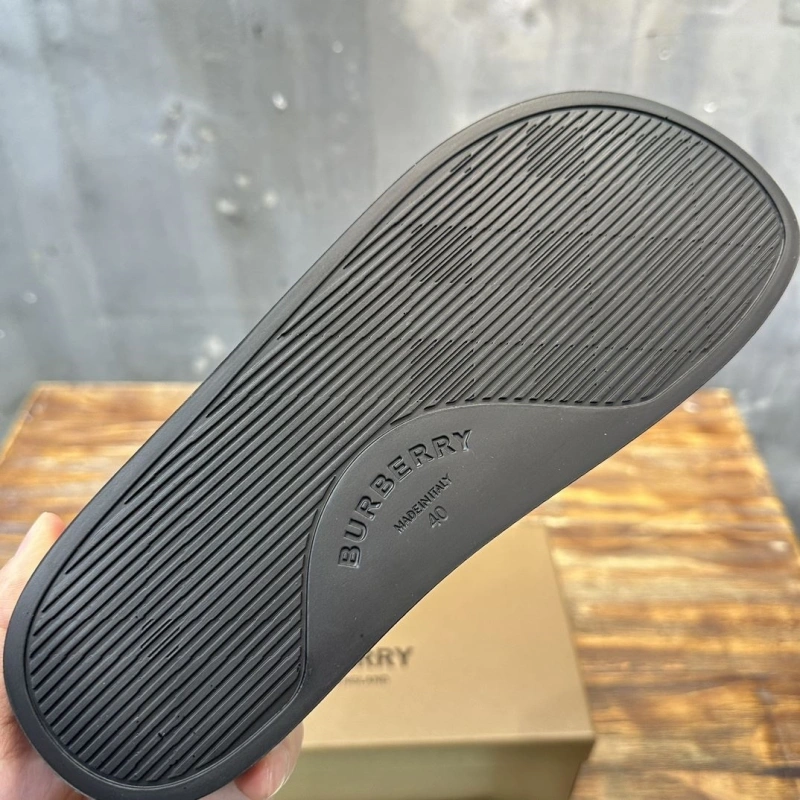 Minimalist Bxrbxrry Slippers 115426