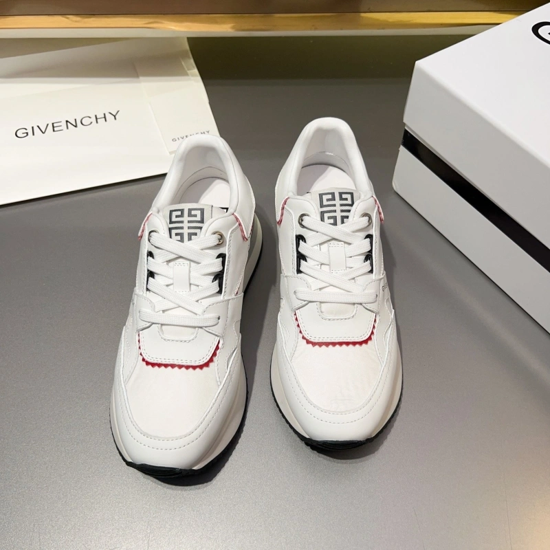 Trendsetting Gxvxnchy Sneakers 154104