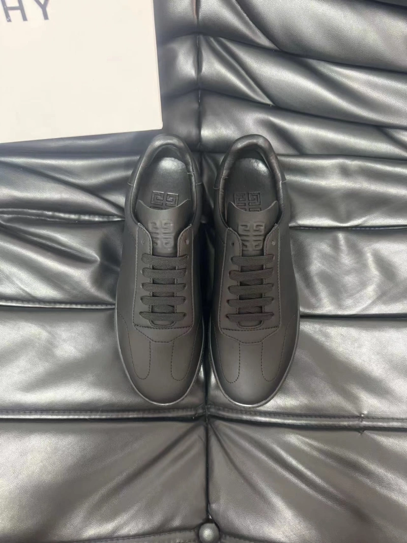 Gxvxnchy Sneakers Unique 154102