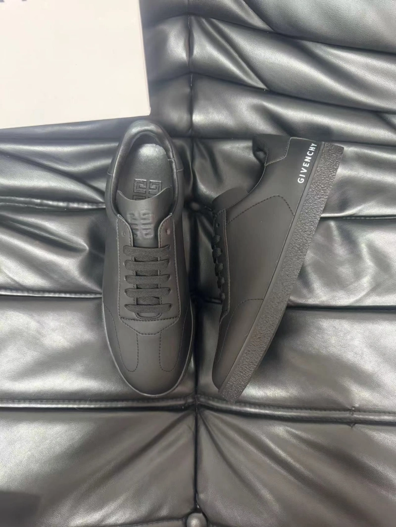 Gxvxnchy Sneakers Unique 154102