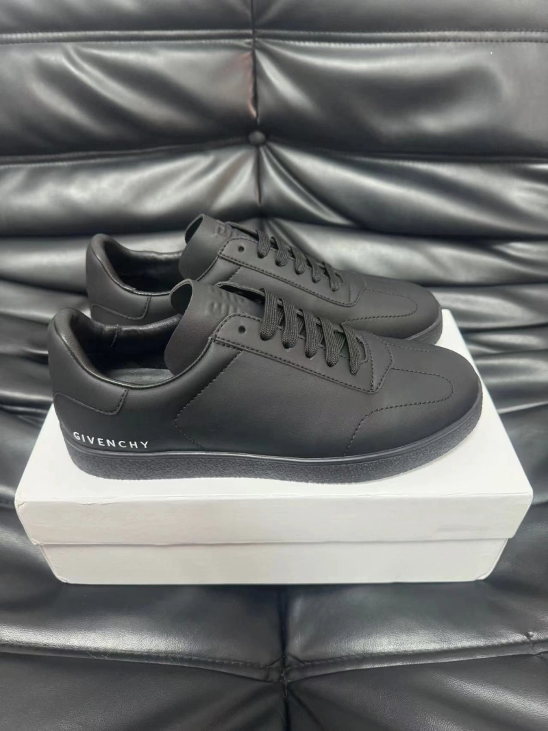 Gxvxnchy Sneakers Unique 154102