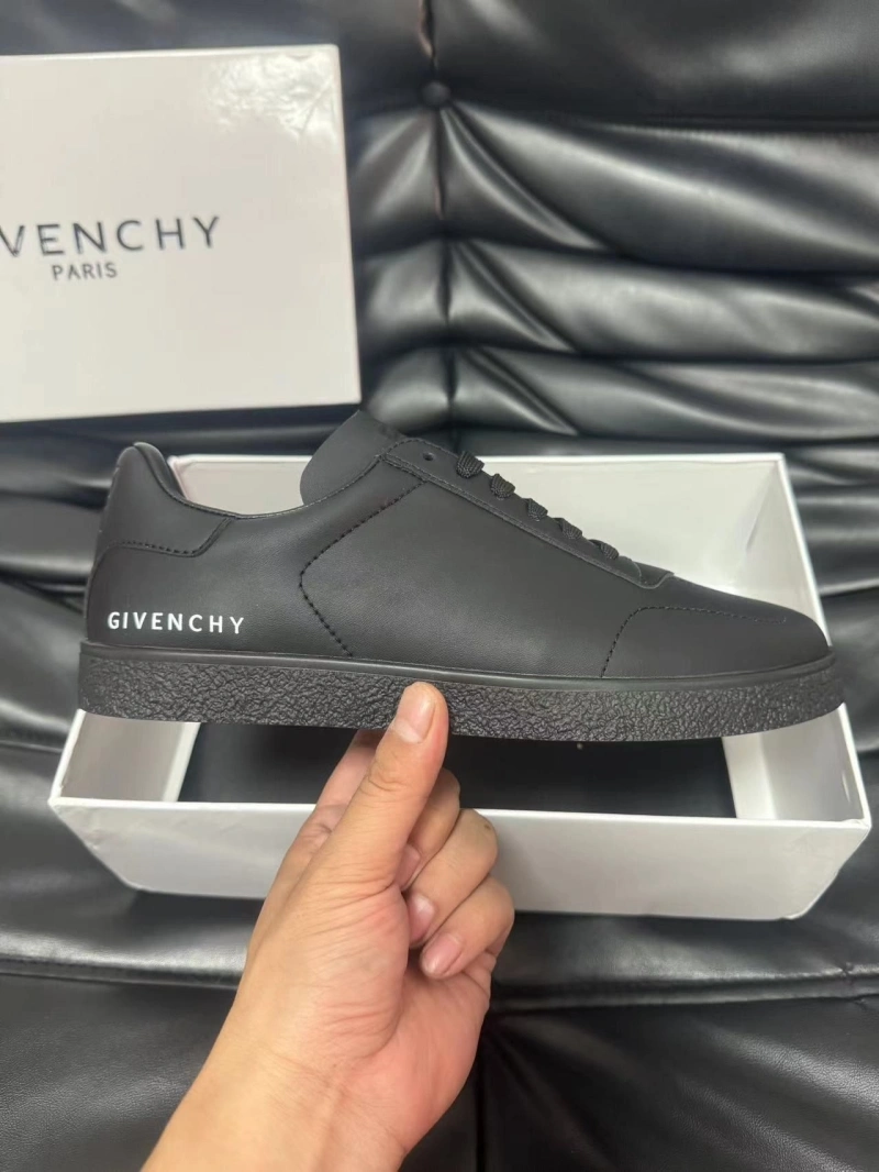 Gxvxnchy Sneakers Unique 154102