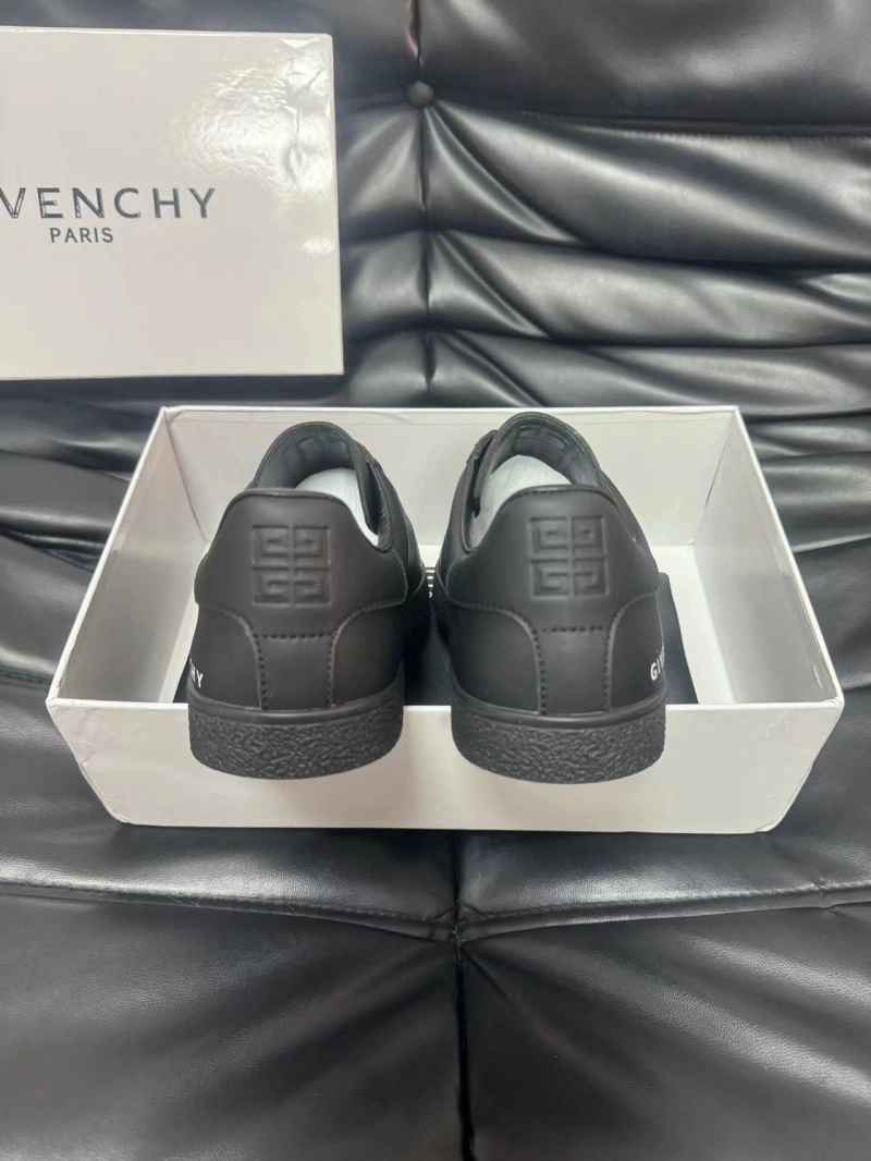 Gxvxnchy Sneakers Unique 154102