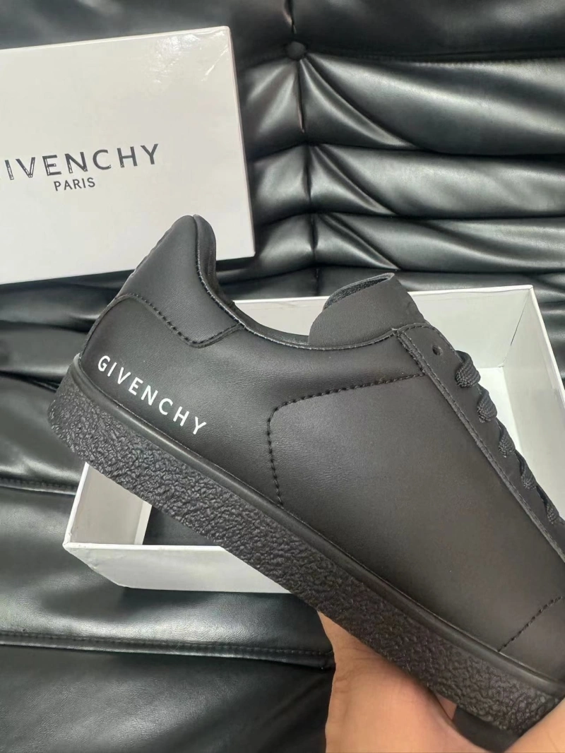 Gxvxnchy Sneakers Unique 154102