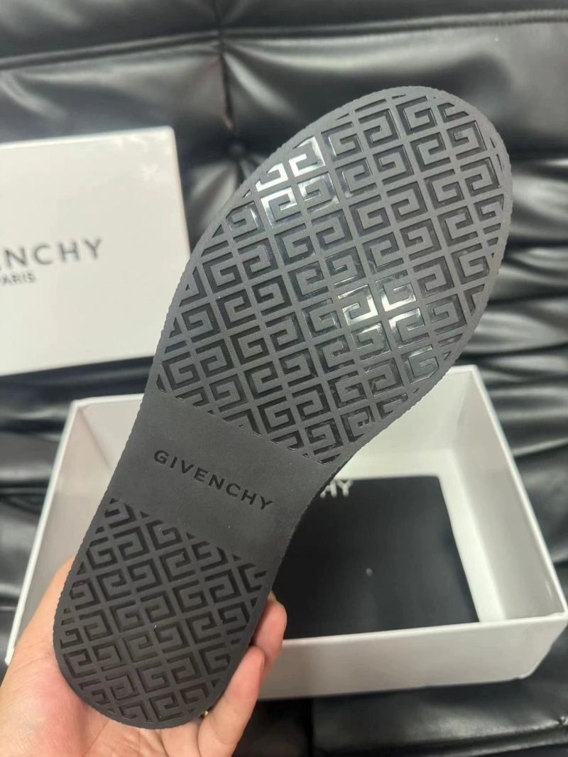 Gxvxnchy Sneakers Unique 154102