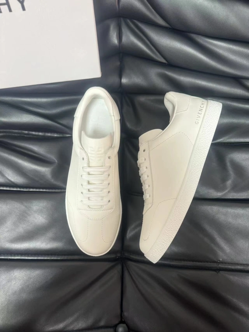 Sophisticated Gxvxnchy Sneakers 154103
