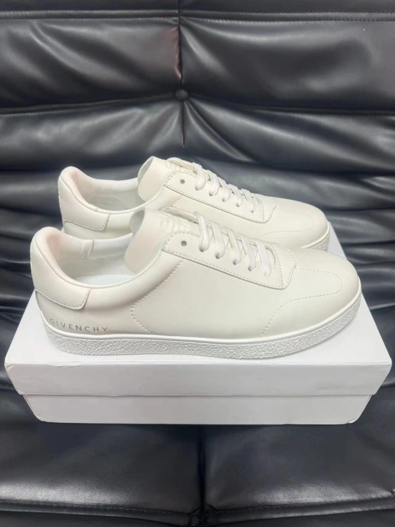 Sophisticated Gxvxnchy Sneakers 154103