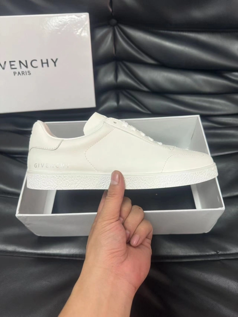 Sophisticated Gxvxnchy Sneakers 154103