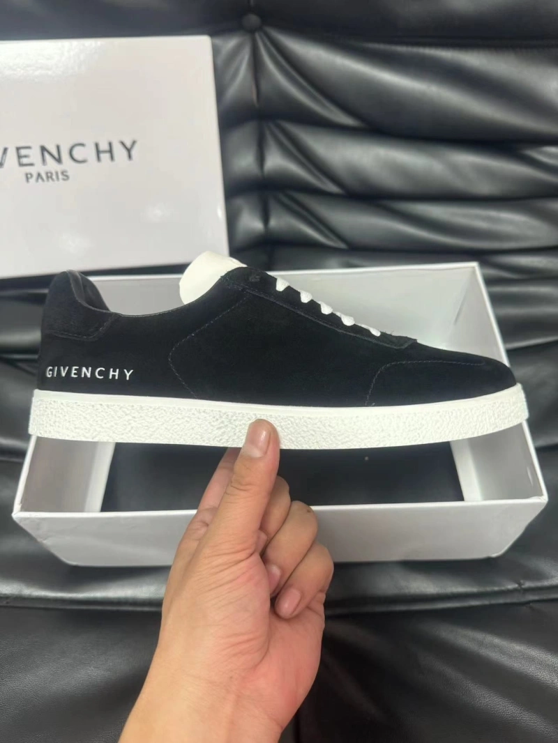 Gxvxnchy Sneakers NewStyle 154101