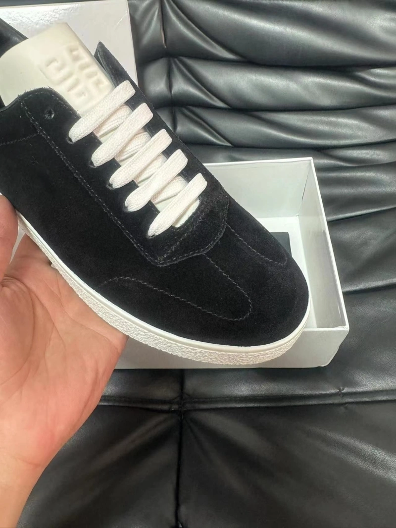 Gxvxnchy Sneakers NewStyle 154101