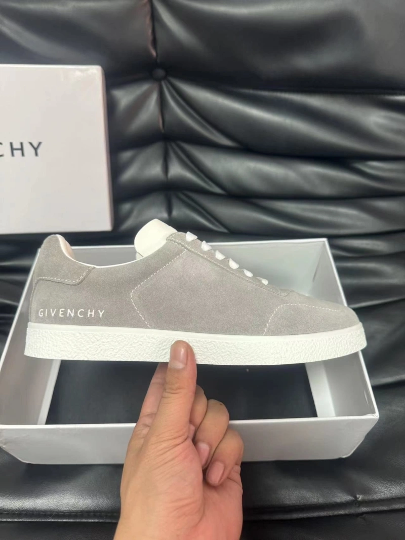 Gxvxnchy Sneakers Timeless 154100