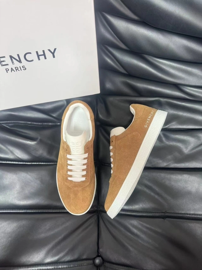 Soft Gxvxnchy Sneakers 154096