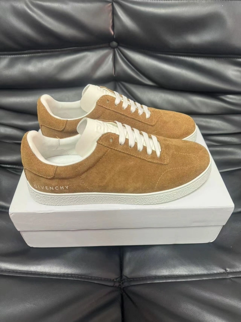 Soft Gxvxnchy Sneakers 154096