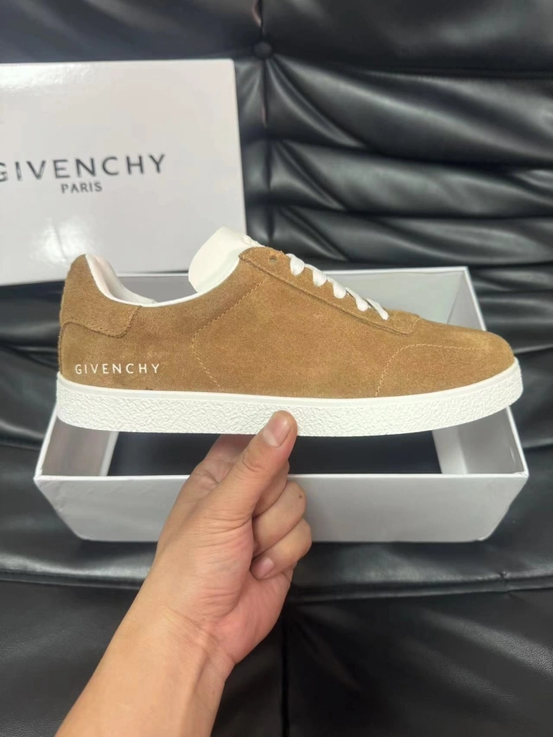 Soft Gxvxnchy Sneakers 154096