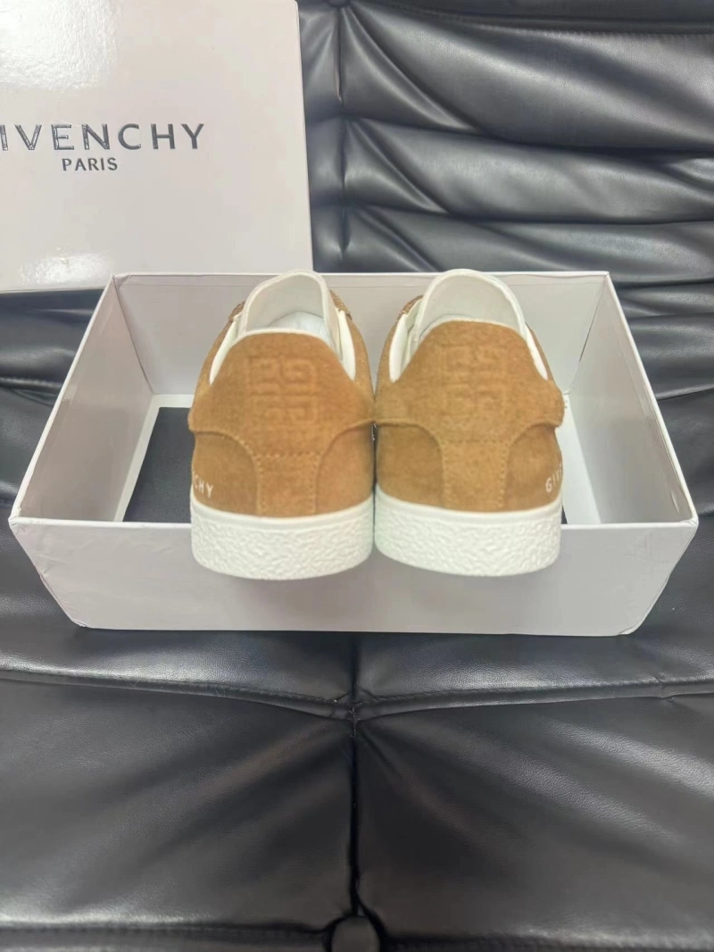 Soft Gxvxnchy Sneakers 154096