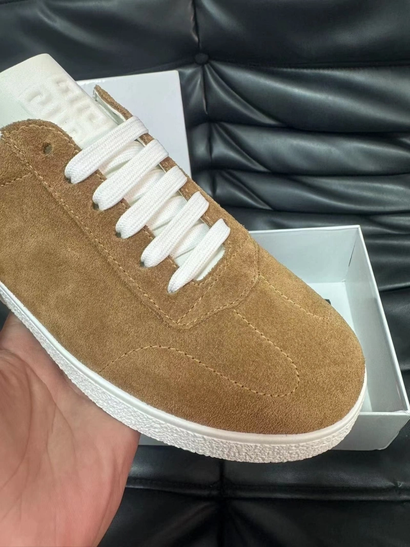 Soft Gxvxnchy Sneakers 154096