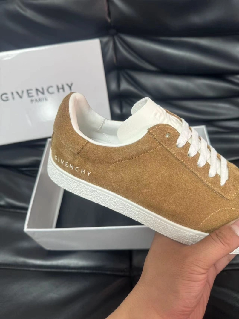 Soft Gxvxnchy Sneakers 154096