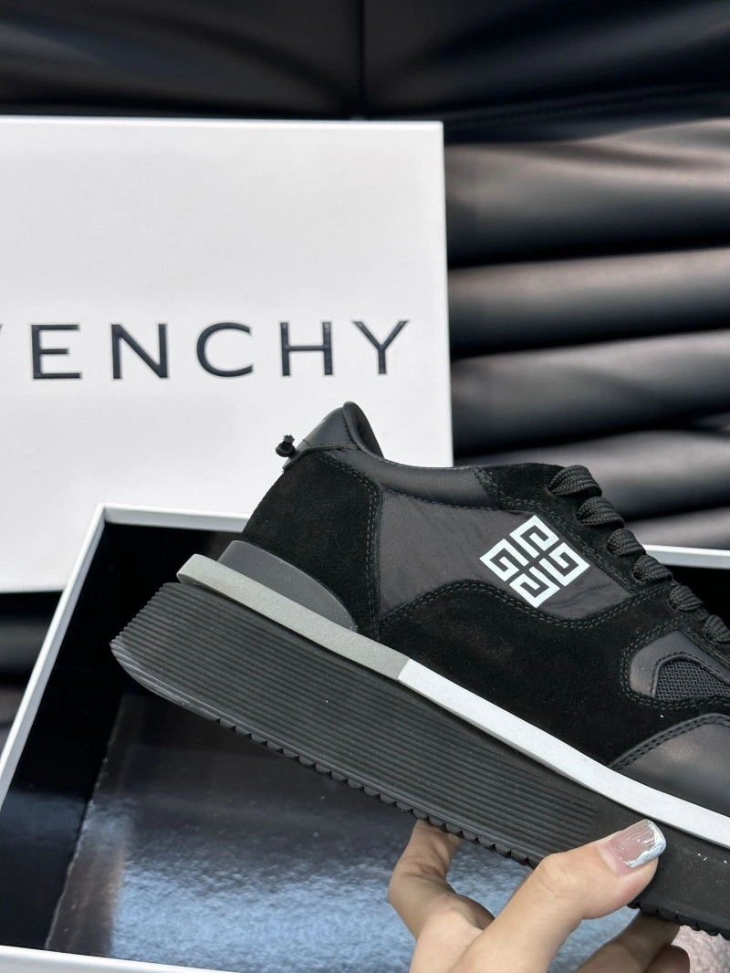 Bold Gxvxnchy Sneakers 154079