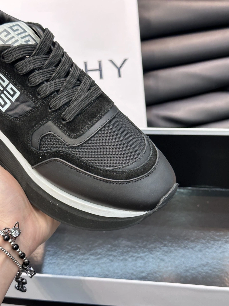 Bold Gxvxnchy Sneakers 154079