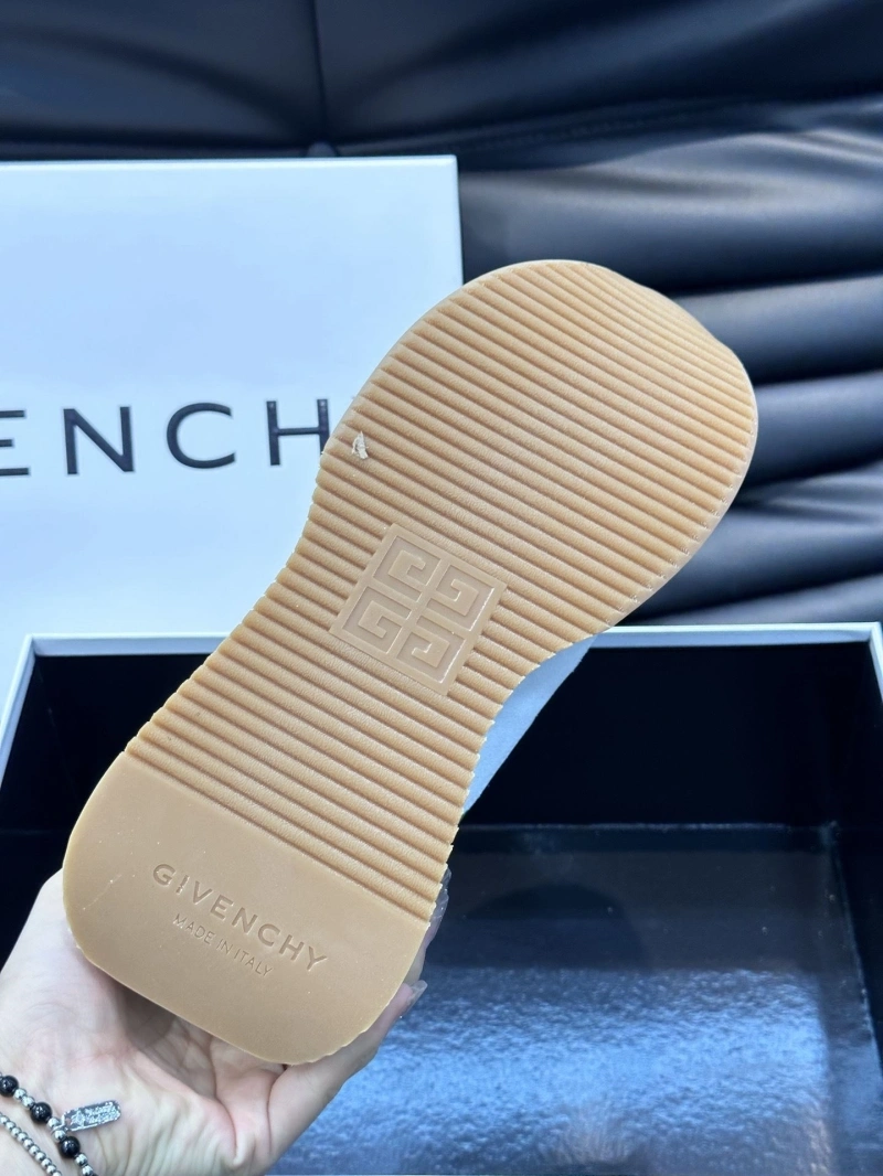 Classic Gxvxnchy Sneakers 154089