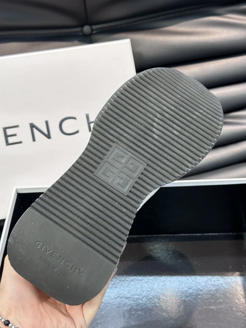 Functional Gxvxnchy Sneakers 154081