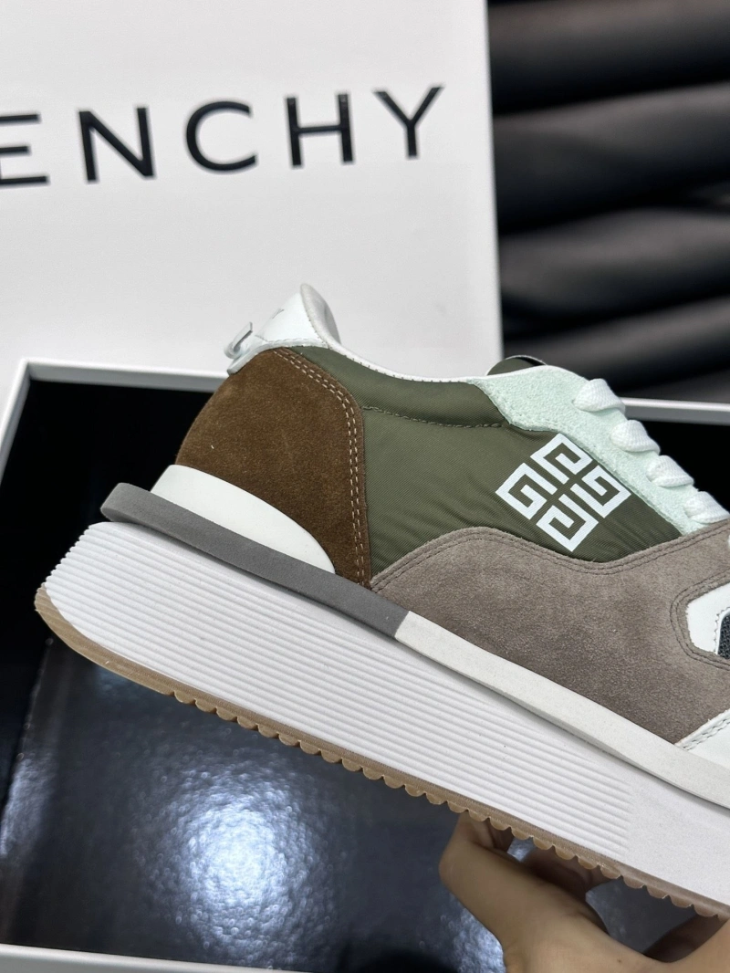 Gxvxnchy Sneakers Classic 154082