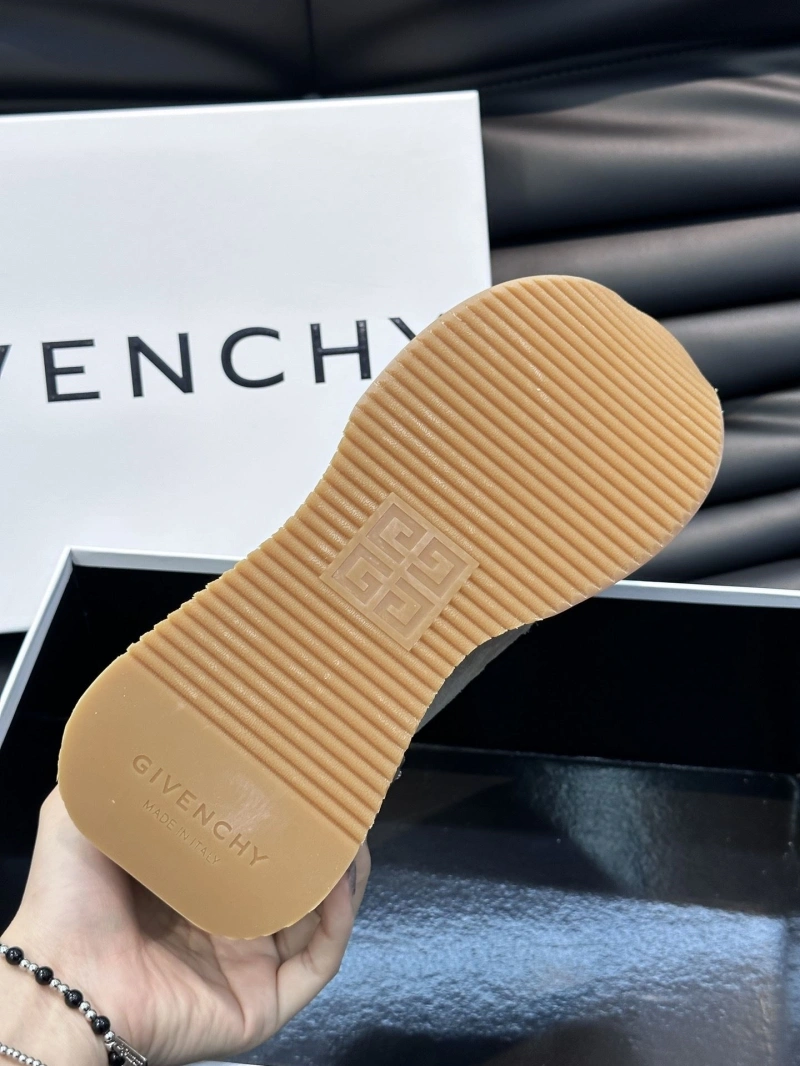 Gxvxnchy Sneakers Classic 154082