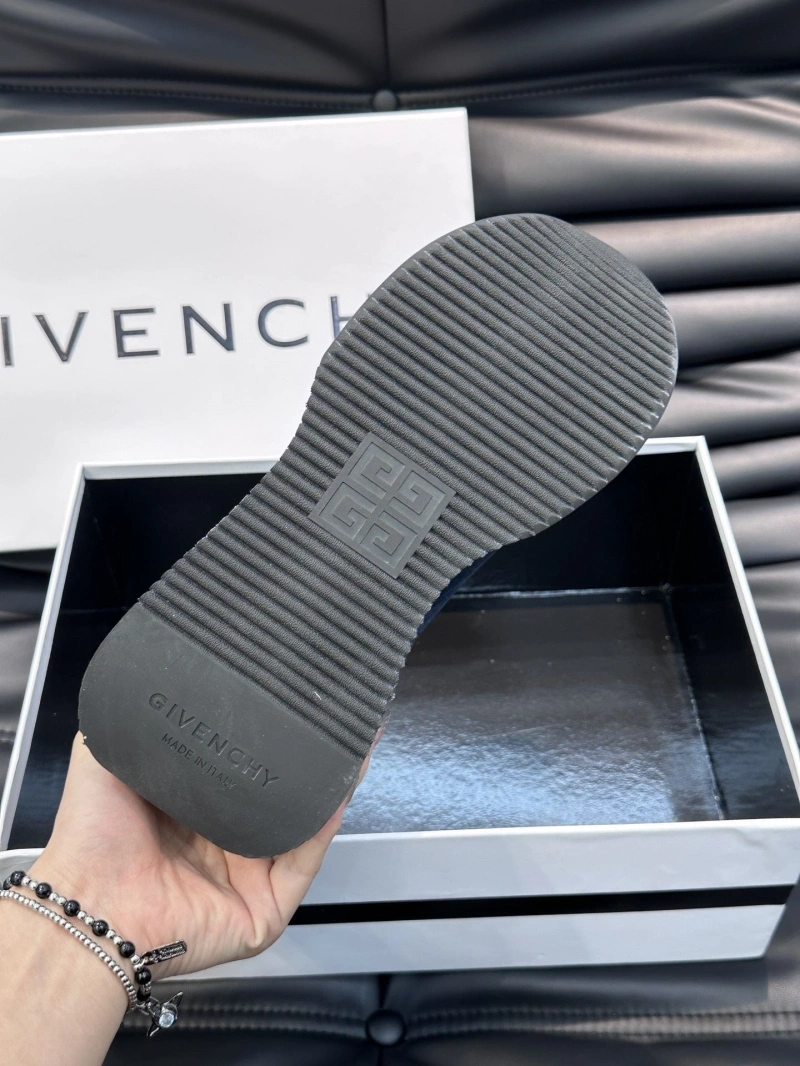 Gxvxnchy Sneakers EasyMatch 154076