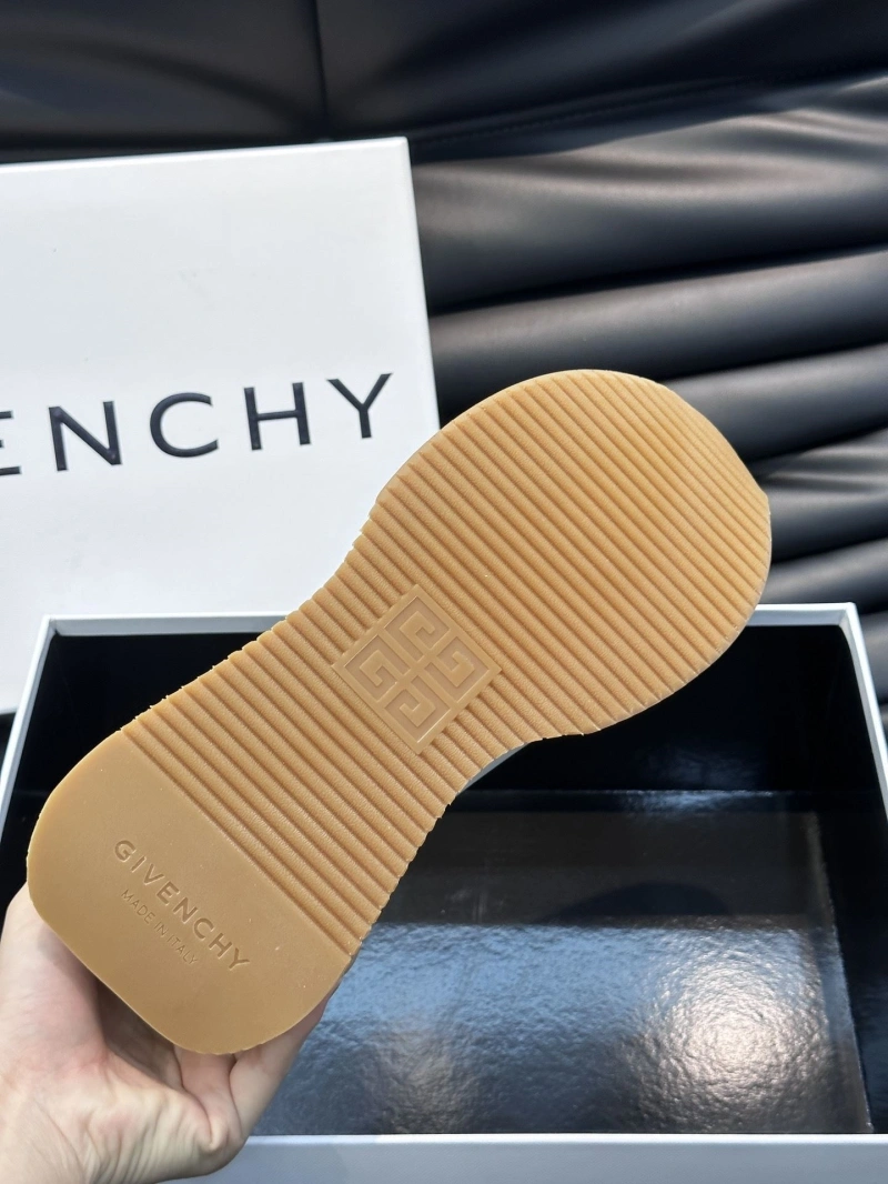 Gxvxnchy Sneakers Modern 154095