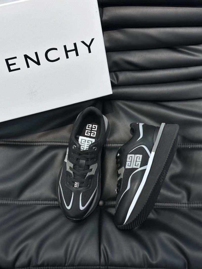 Versatile Gxvxnchy Sneakers 154094