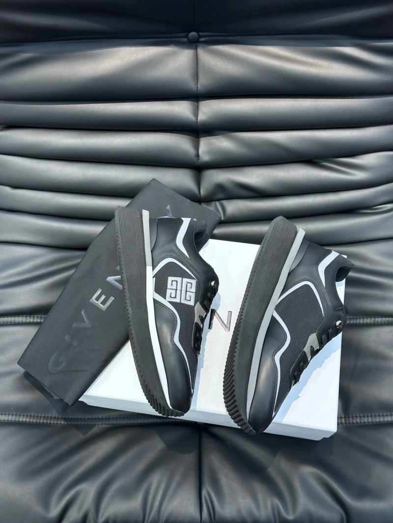 Versatile Gxvxnchy Sneakers 154094
