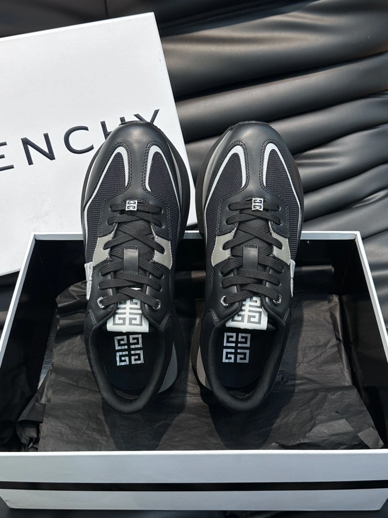 Versatile Gxvxnchy Sneakers 154094