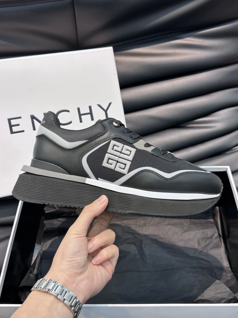 Versatile Gxvxnchy Sneakers 154094