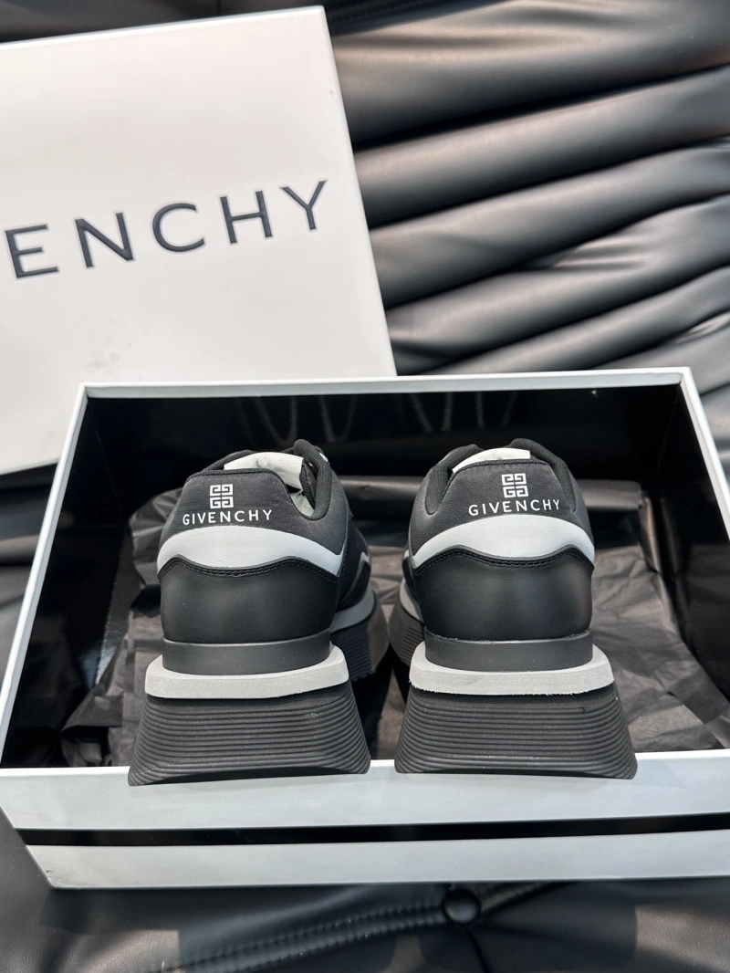 Versatile Gxvxnchy Sneakers 154094