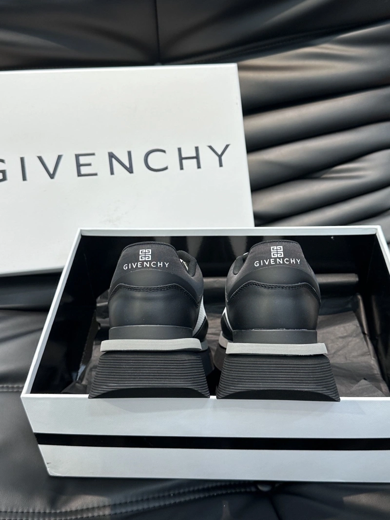 Timeless Gxvxnchy Sneakers 154077
