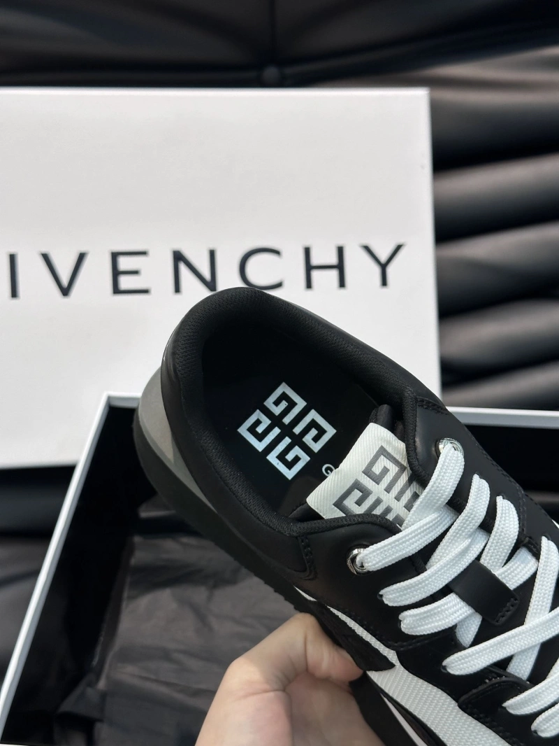 Timeless Gxvxnchy Sneakers 154077