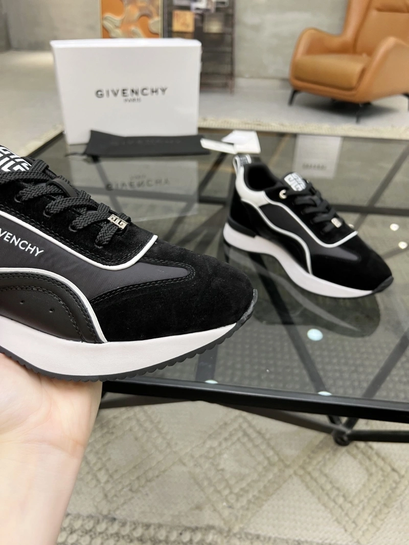 Classic Gxvxnchy Sneakers 154071
