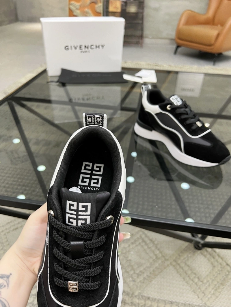 Classic Gxvxnchy Sneakers 154071