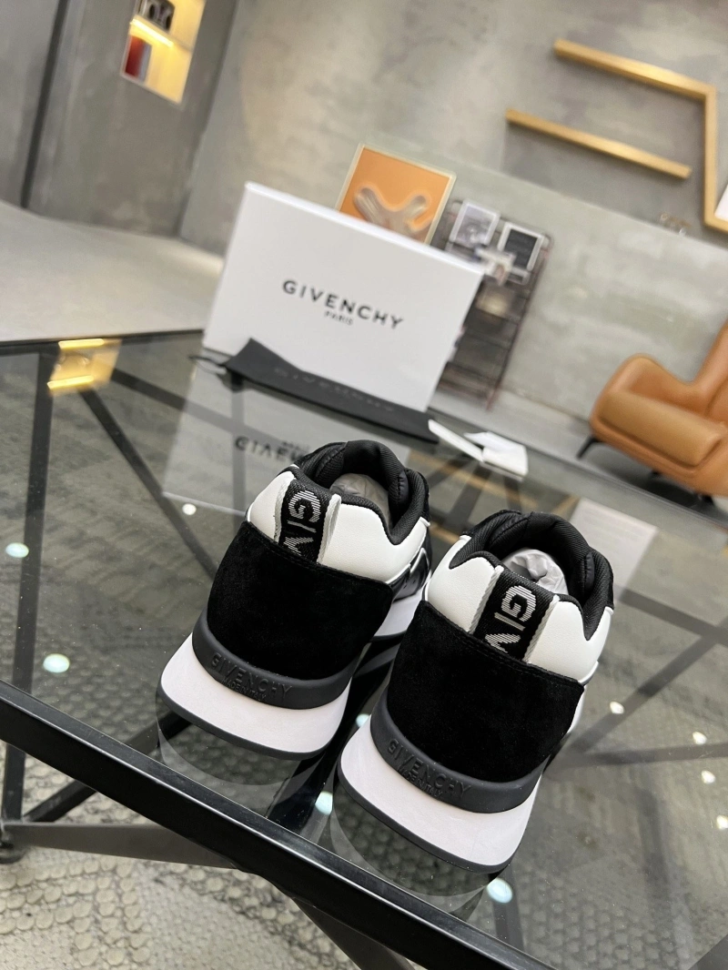 Classic Gxvxnchy Sneakers 154071