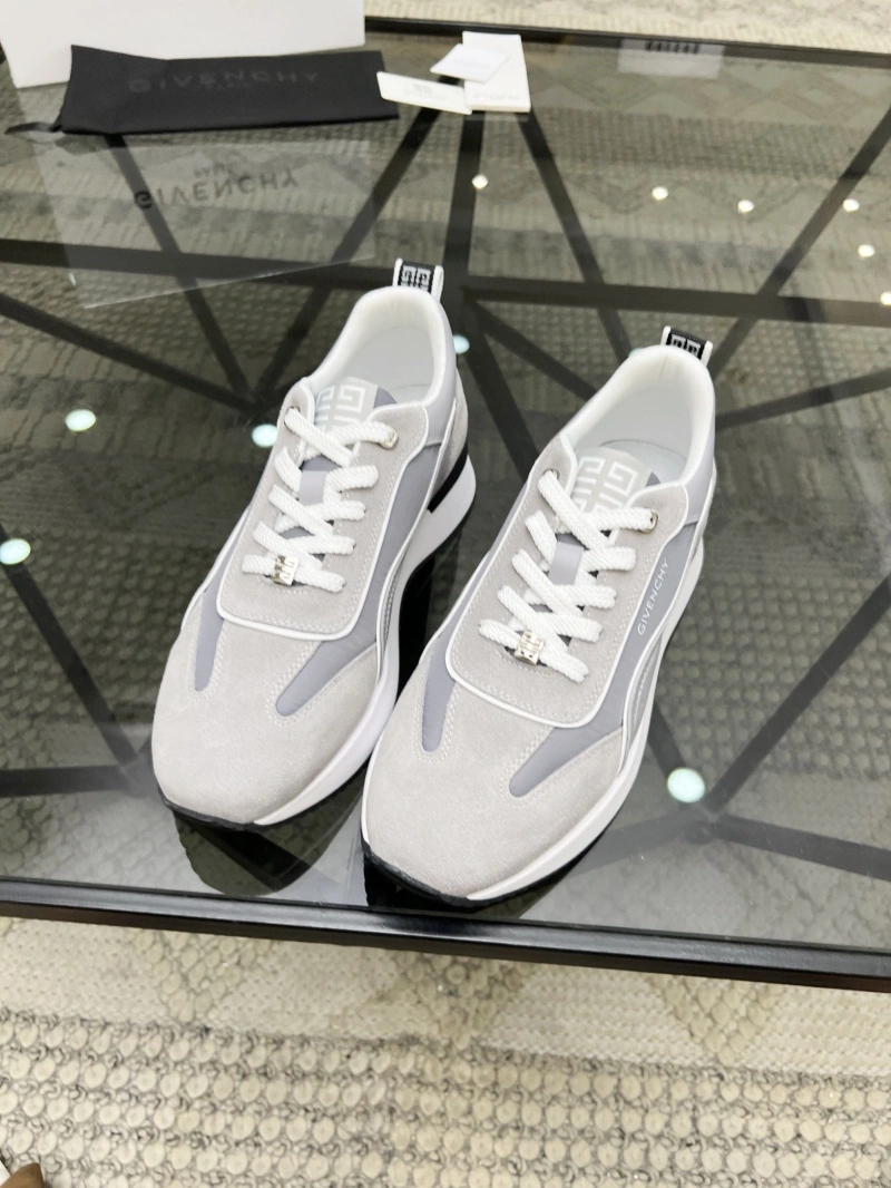 Versatile Gxvxnchy Sneakers 154063