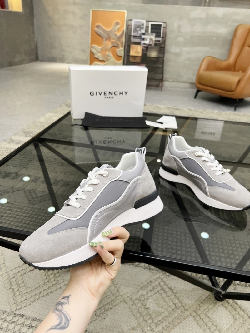 Versatile Gxvxnchy Sneakers 154063