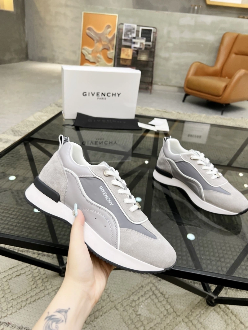 Versatile Gxvxnchy Sneakers 154063