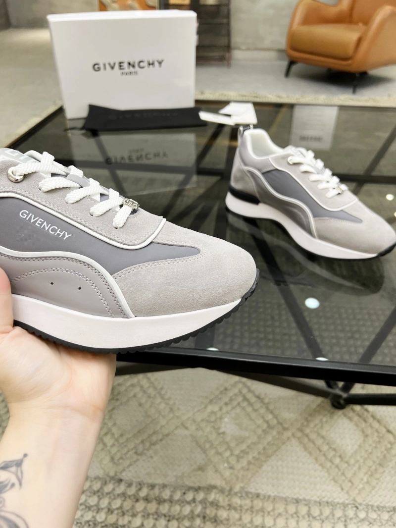 Versatile Gxvxnchy Sneakers 154063