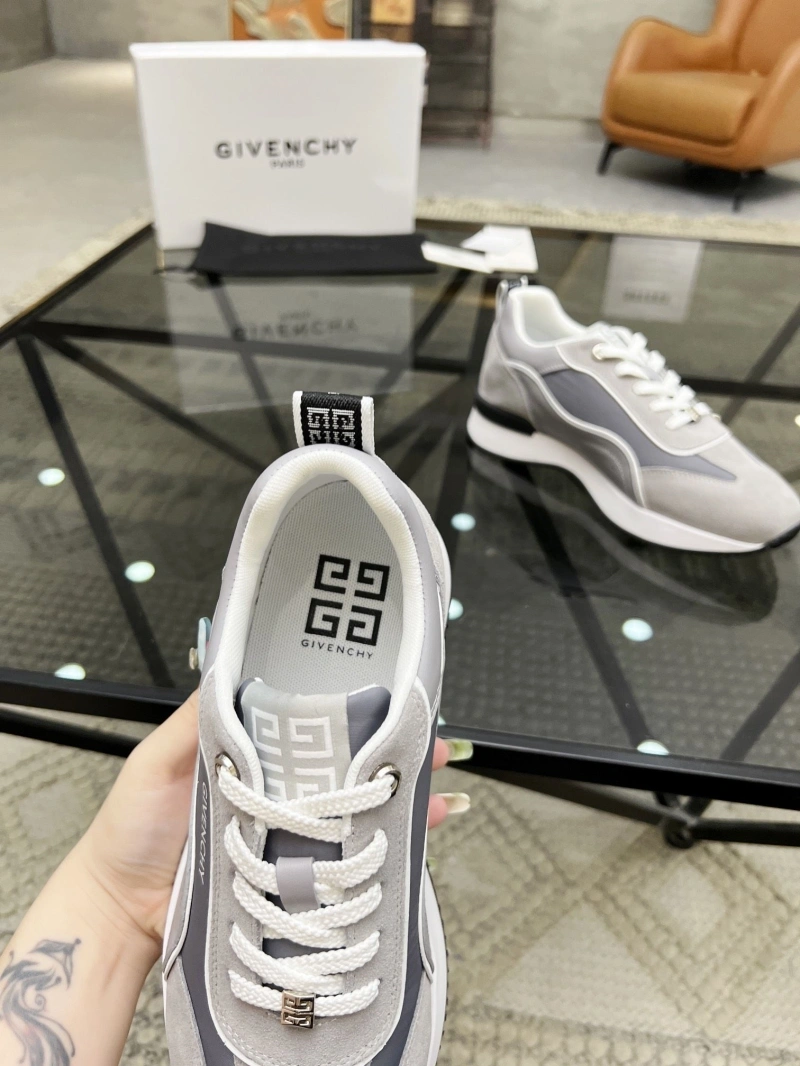 Versatile Gxvxnchy Sneakers 154063