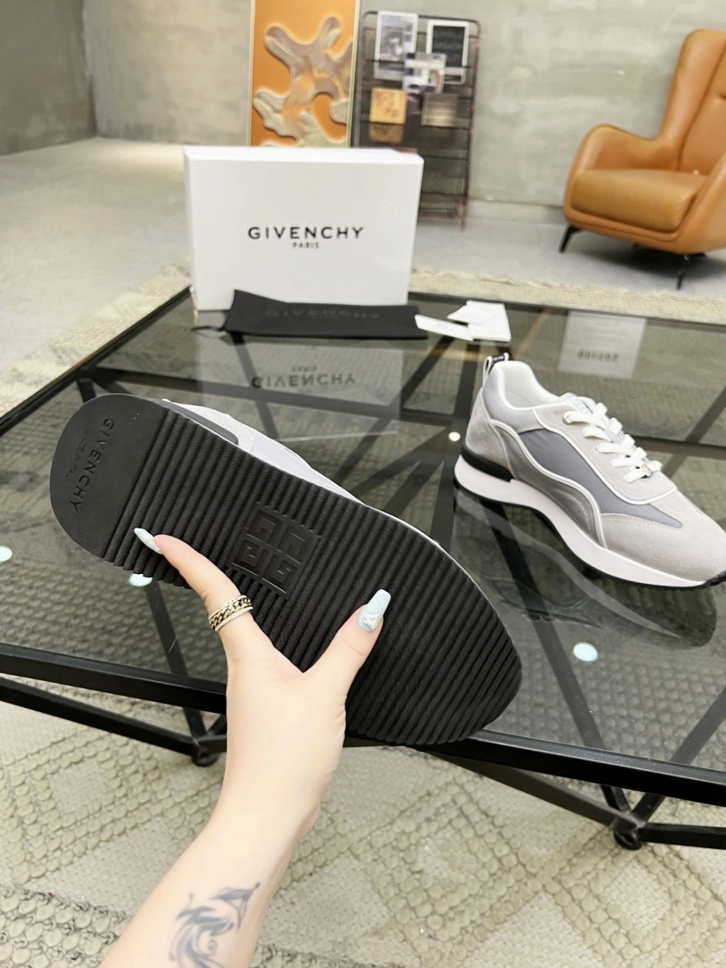 Versatile Gxvxnchy Sneakers 154063