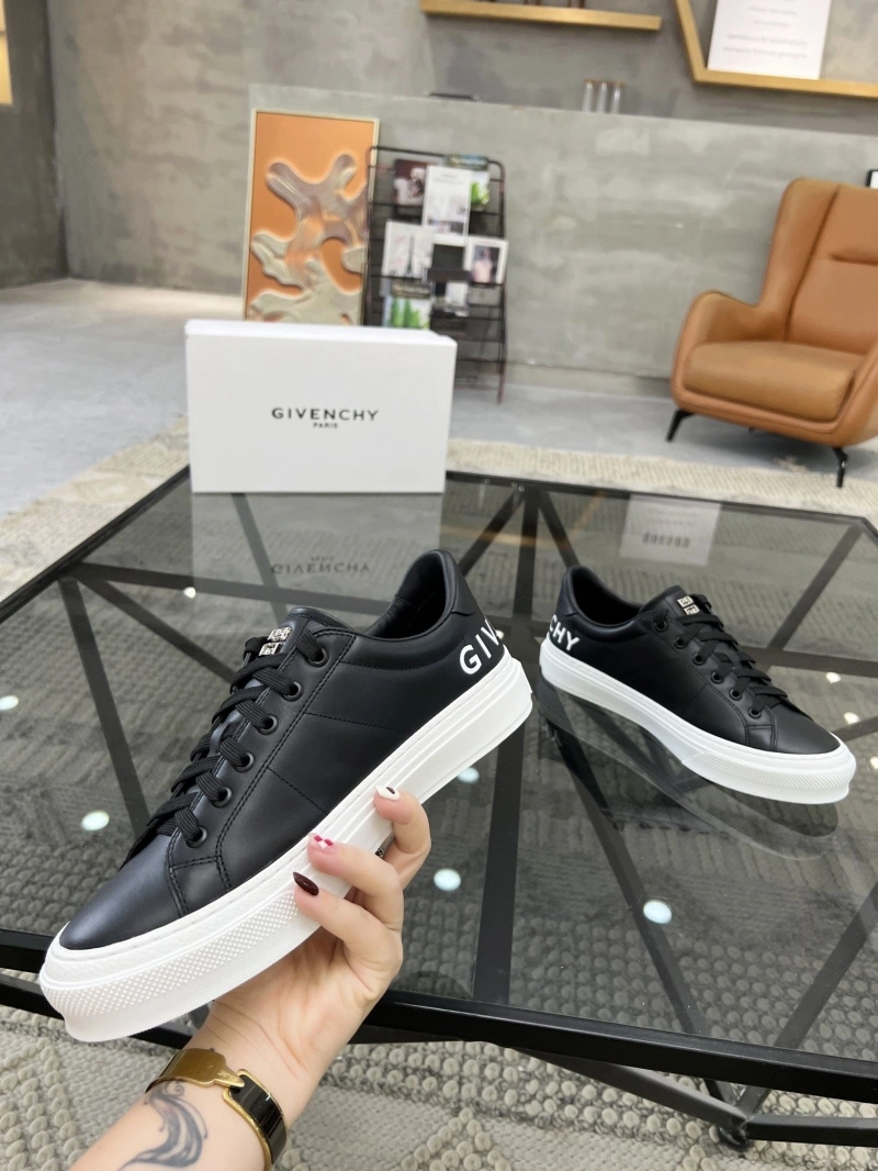 Gxvxnchy Sneakers Sophisticated 154060
